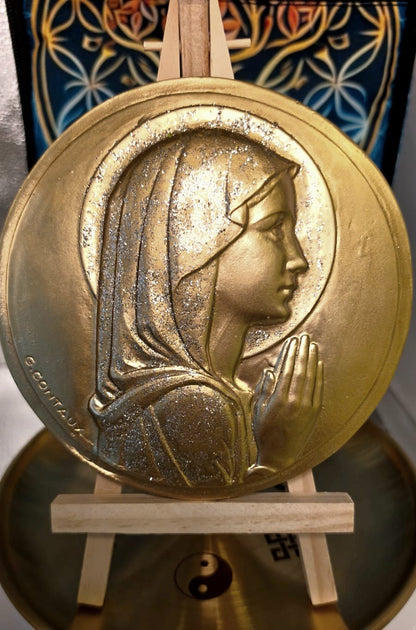 Decorațiune orgonică „Fecioara Maria” cu cristale semiprețioase și spirală din cupru