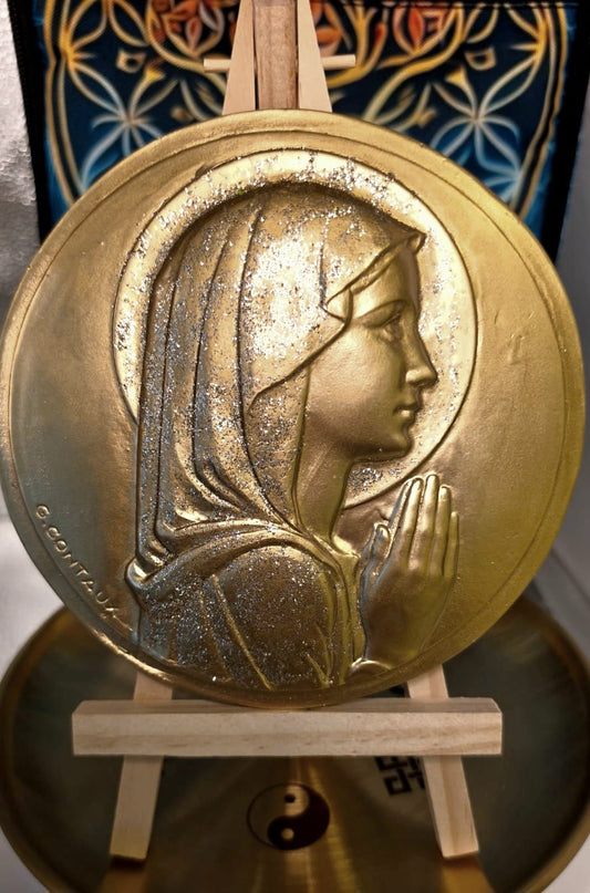 Decorațiune orgonică „Fecioara Maria” cu cristale semiprețioase și spirală din cupru